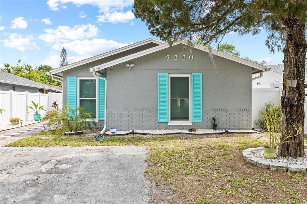 9220 SPY GLASS COURT TAMPA, FL 33615