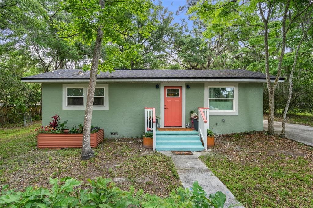 815 ROBERTA AVENUE BROOKSVILLE, FL 34601