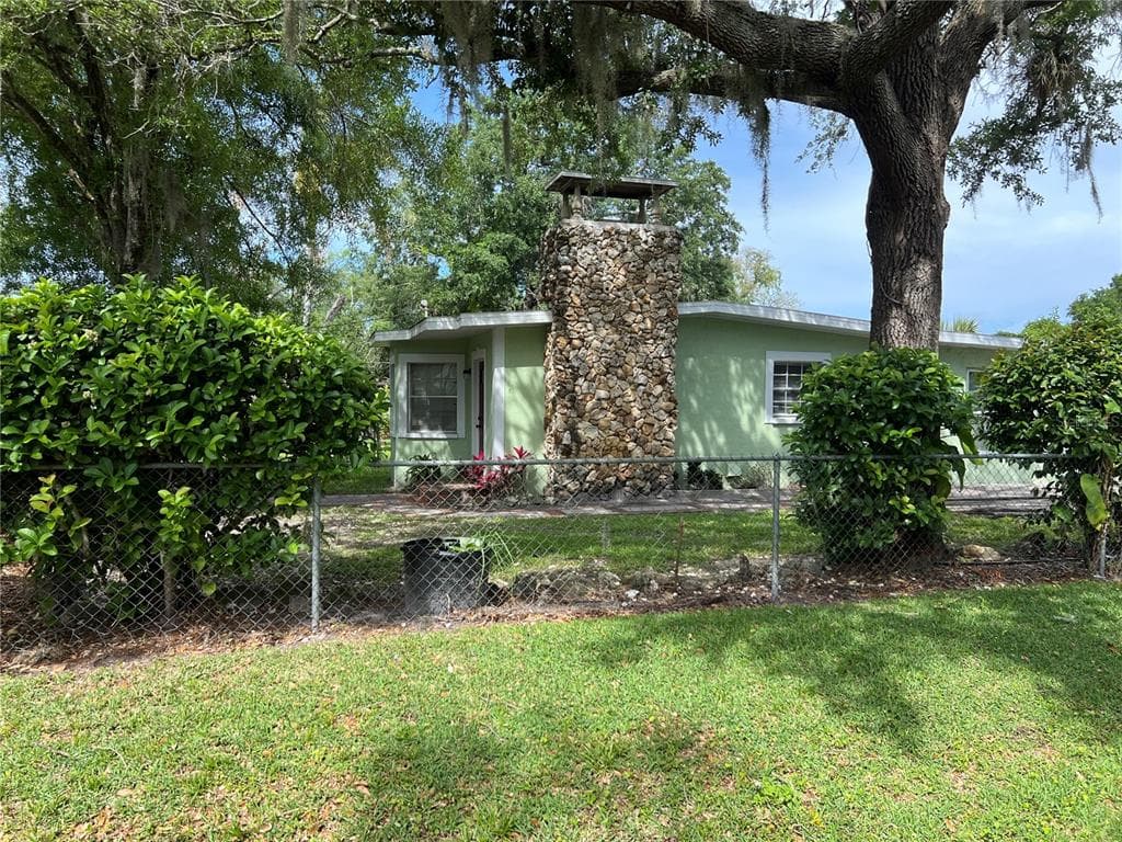 12502 HOLYOKE AVENUE TAMPA, FL 33624