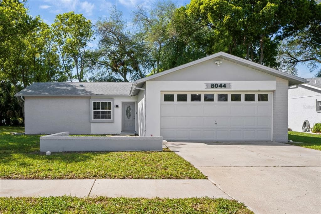 8044 GLENEAGLE DRIVE PORT RICHEY, FL 34668