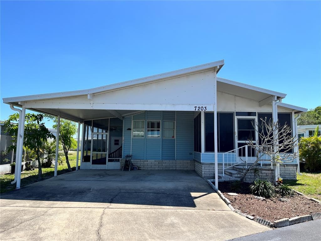 7203 MOUNT ESSEX DRIVE NE UNIT 515 ST PETERSBURG, FL 33702
