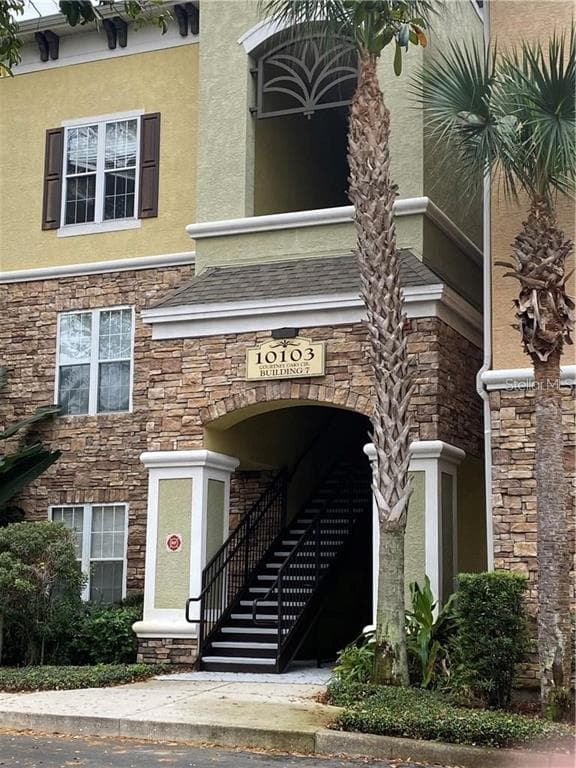 10103 COURTNEY OAKS CIRCLE UNIT 104 TAMPA, FL 33619