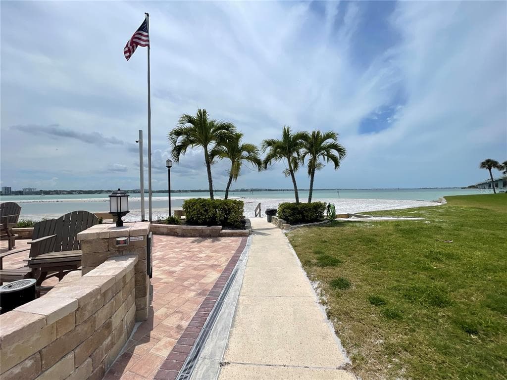 830 S GULFVIEW BOULEVARD UNIT 306 CLEARWATER BEACH, FL 33767