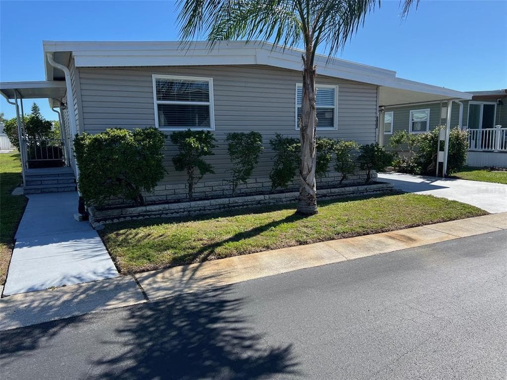 11300 124TH AVENUE UNIT 116 LARGO, FL 33778