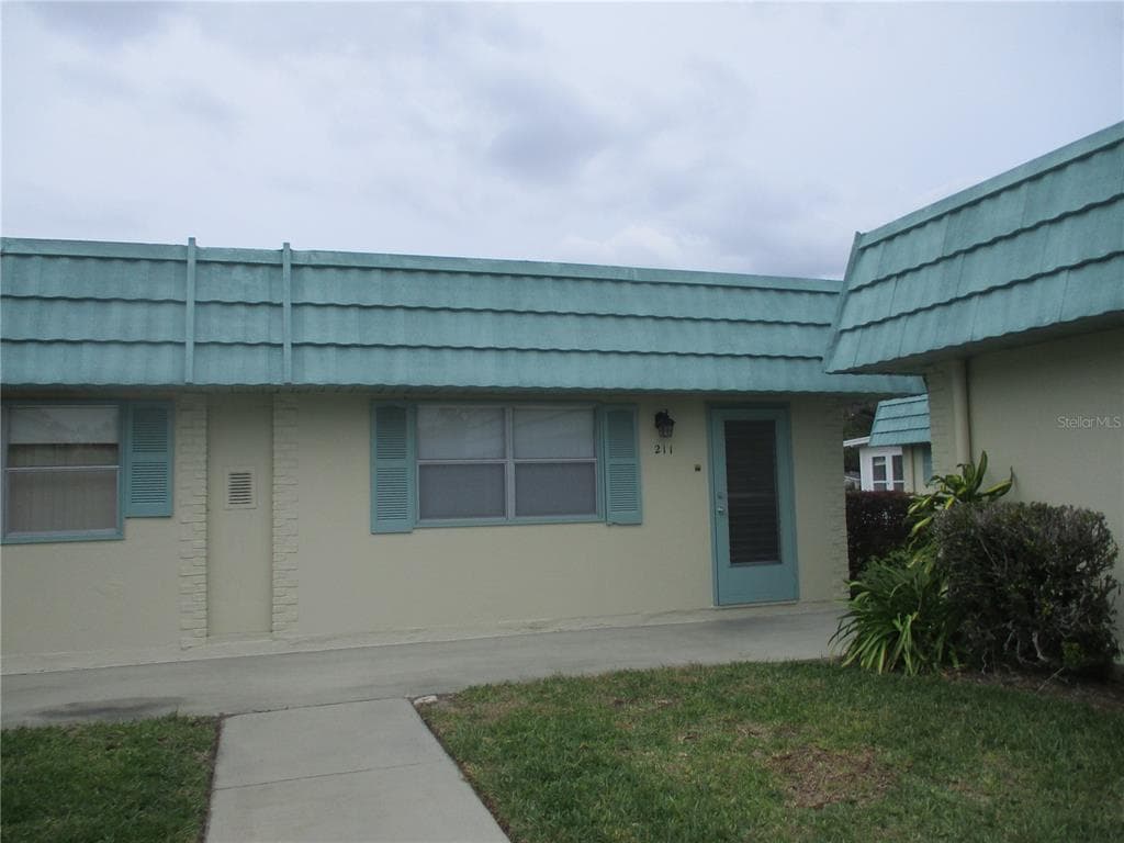 101 CAMBRIDGE TRAIL UNIT 211 SUN CITY CENTER, FL 33573