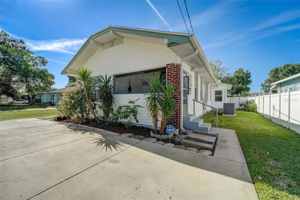 2922 W DOUGLAS STREET TAMPA, FL 33607
