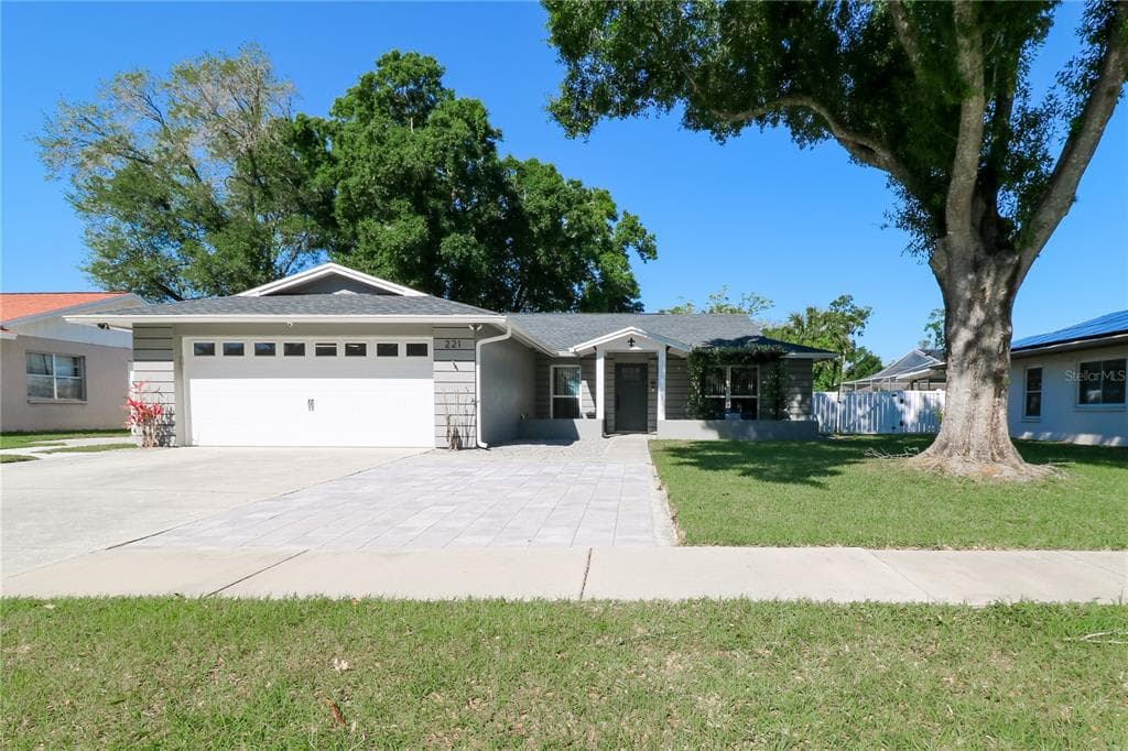 221 BALL PARK AVENUE SEFFNER, FL 33584