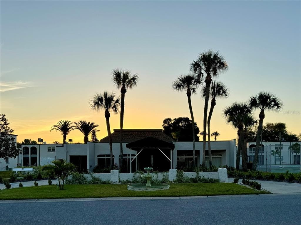 7701 STARKEY ROAD UNIT 733 SEMINOLE, FL 33777