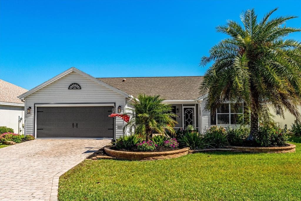 2017 SALINAS AVENUE THE VILLAGES, FL 32159