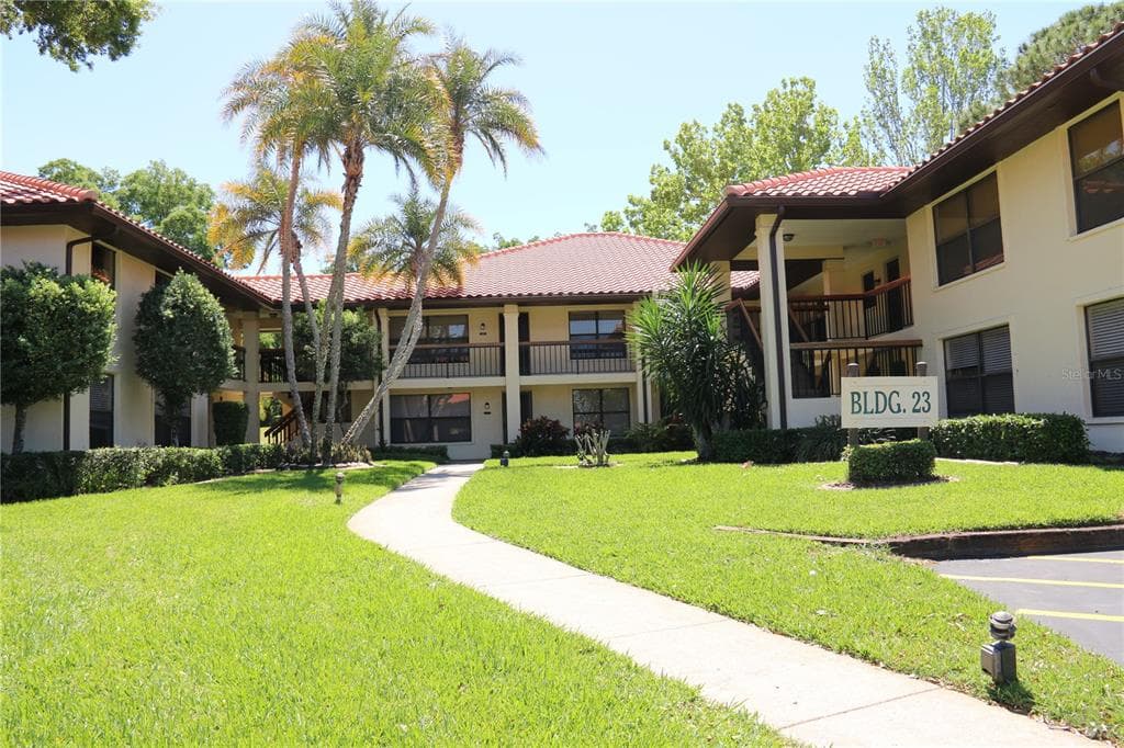 2310 HAMMOCK PINE BOULEVARD UNIT 2310 CLEARWATER, FL 33761