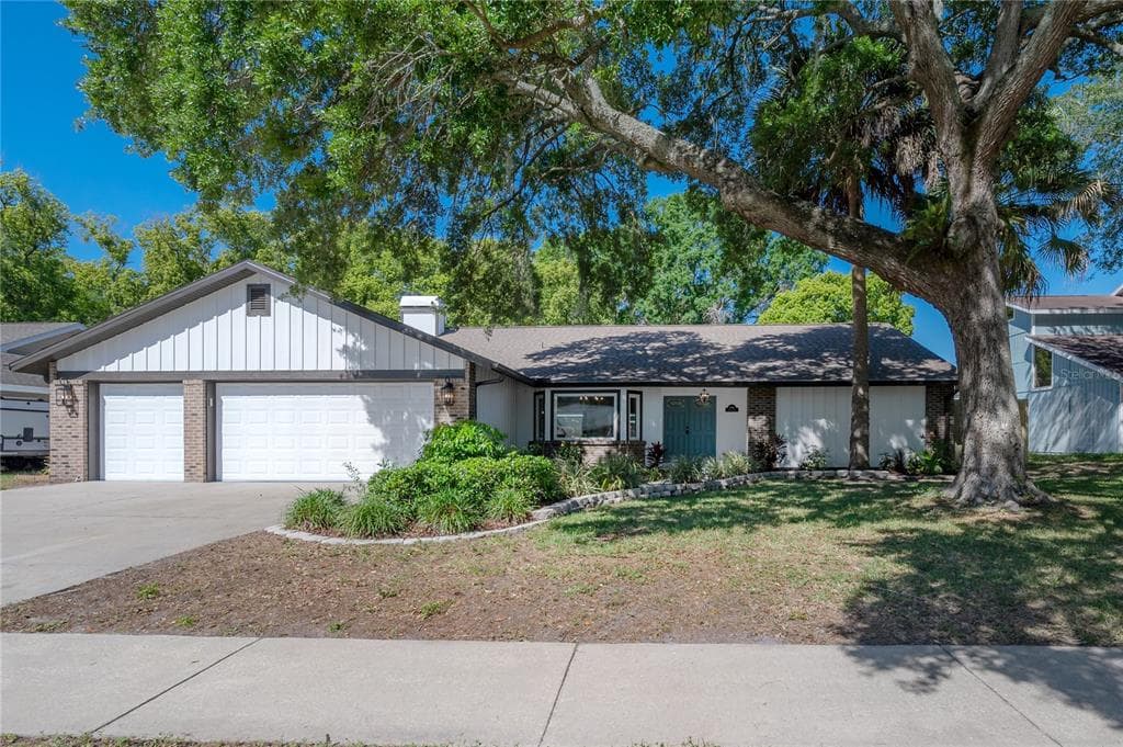 1046 SYLVIA LANE TAMPA, FL 33613