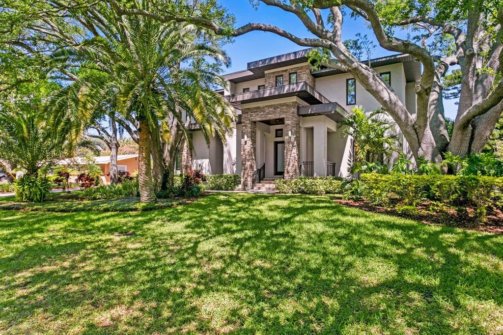 4905 W SPRING LAKE DRIVE TAMPA, FL 33629
