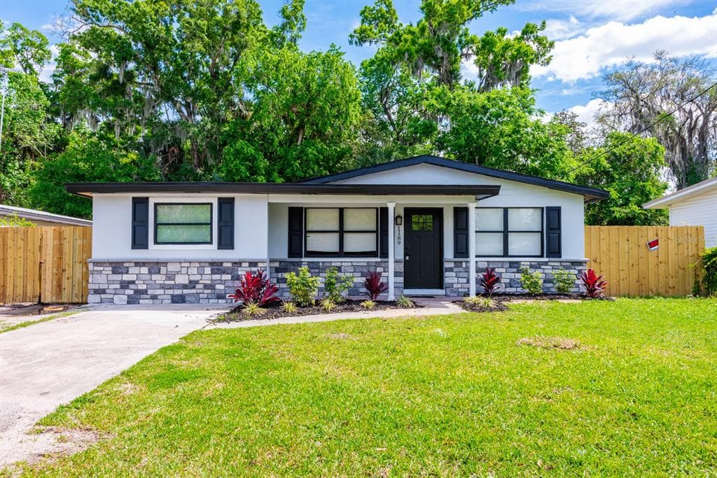 1189 MANETTE CIRCLE DAYTONA BEACH, FL 32117