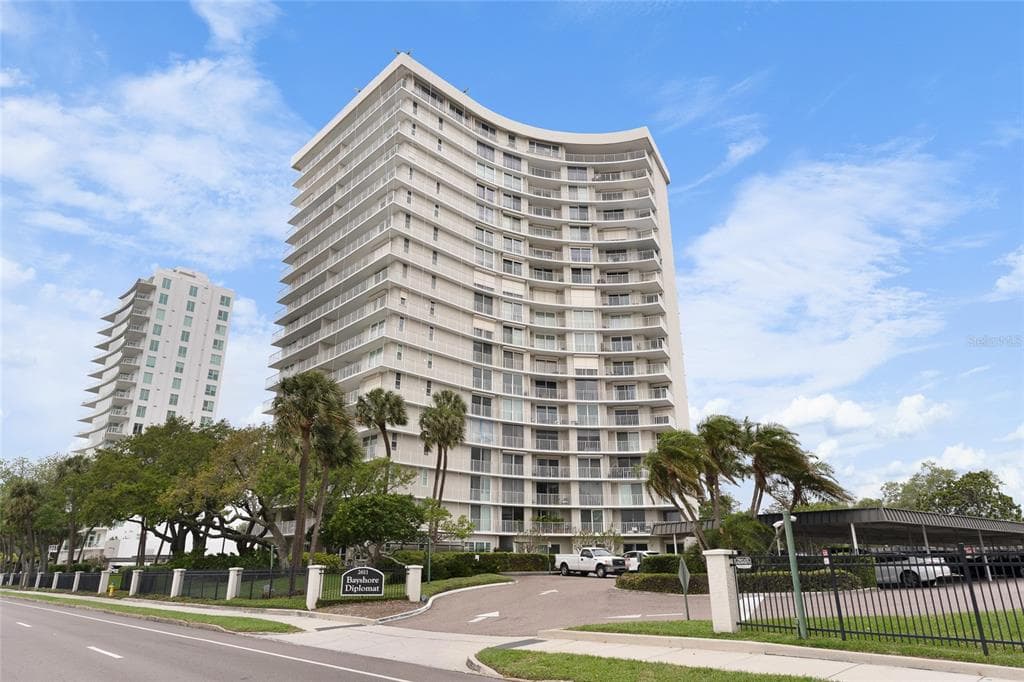 2611 BAYSHORE BOULEVARD UNIT 1707 TAMPA, FL 33629