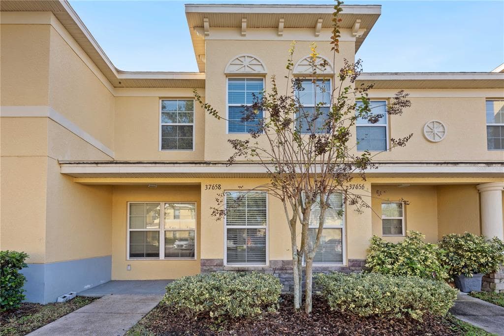 37658 AARALYN RD ZEPHYRHILLS, FL 33542
