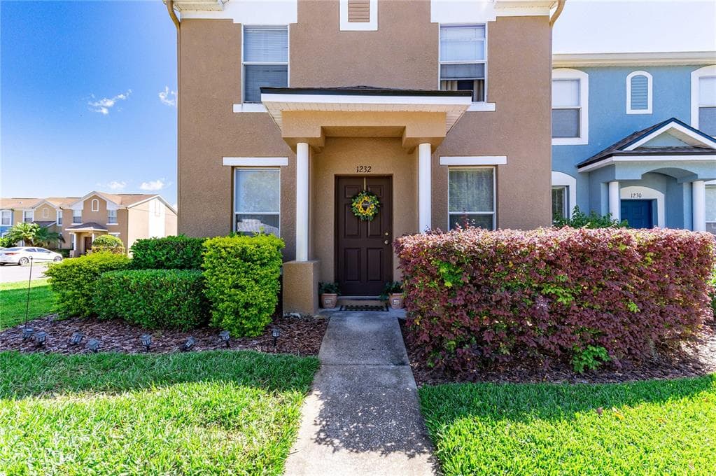 1232 BARONSCOURT DR WESLEY CHAPEL, FL 33543