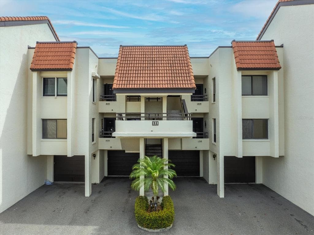 121 1ST STREET E UNIT 205 ST PETERSBURG, FL 33715