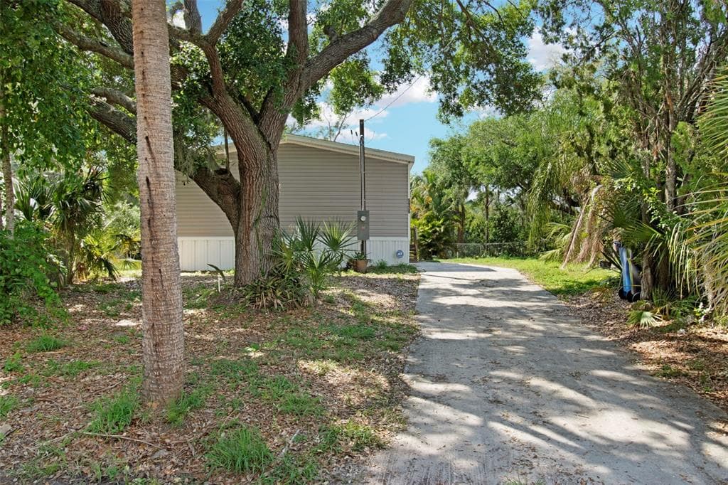 5928 SUSSEX DRIVE TAMPA, FL 33615