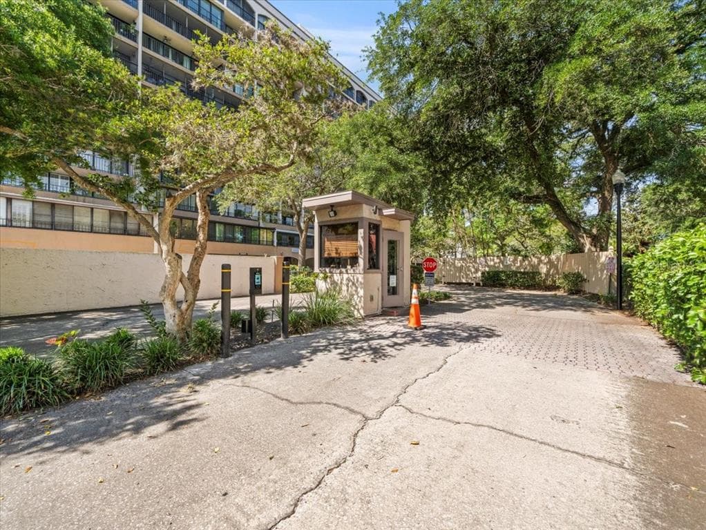 3211 W SWANN AVENUE UNIT 401 TAMPA, FL 33609