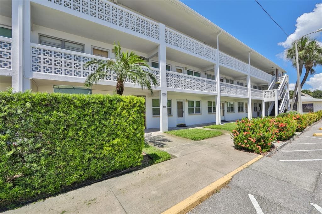 7770 DR MARTIN LUTHER KING JR STREET N UNIT 206 ST PETERSBURG, FL 33702