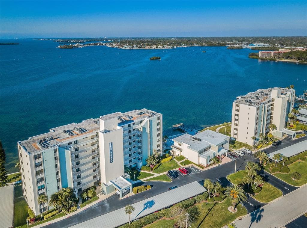 200 WOODETTE DRIVE UNIT 303 DUNEDIN, FL 34698