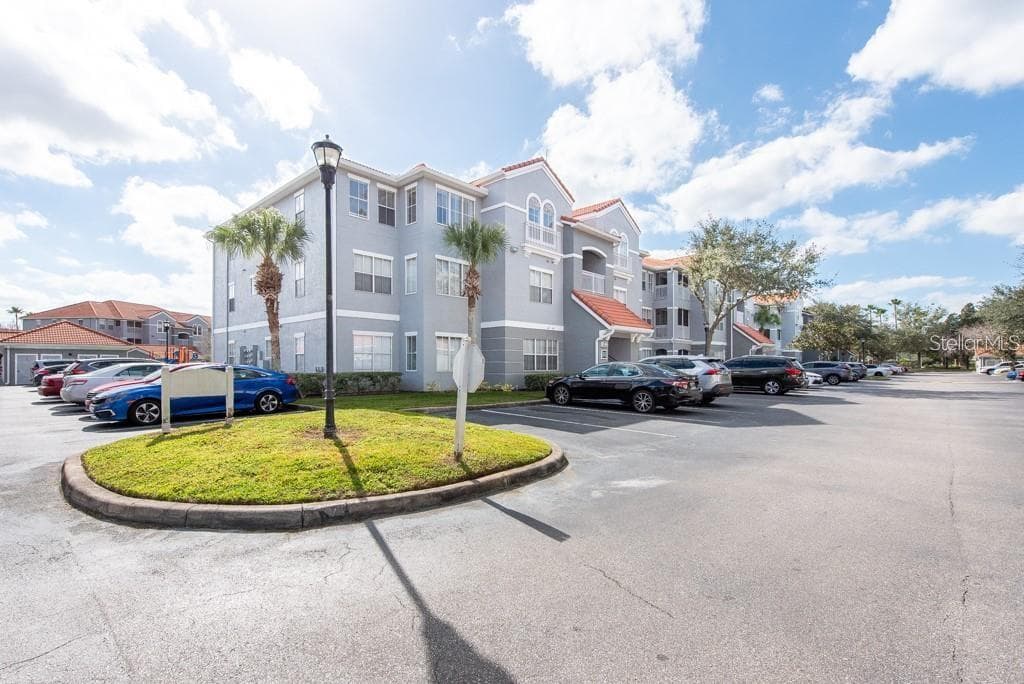 18001 N RICHMOND PLACE DRIVE UNIT 312 TAMPA, FL 33647