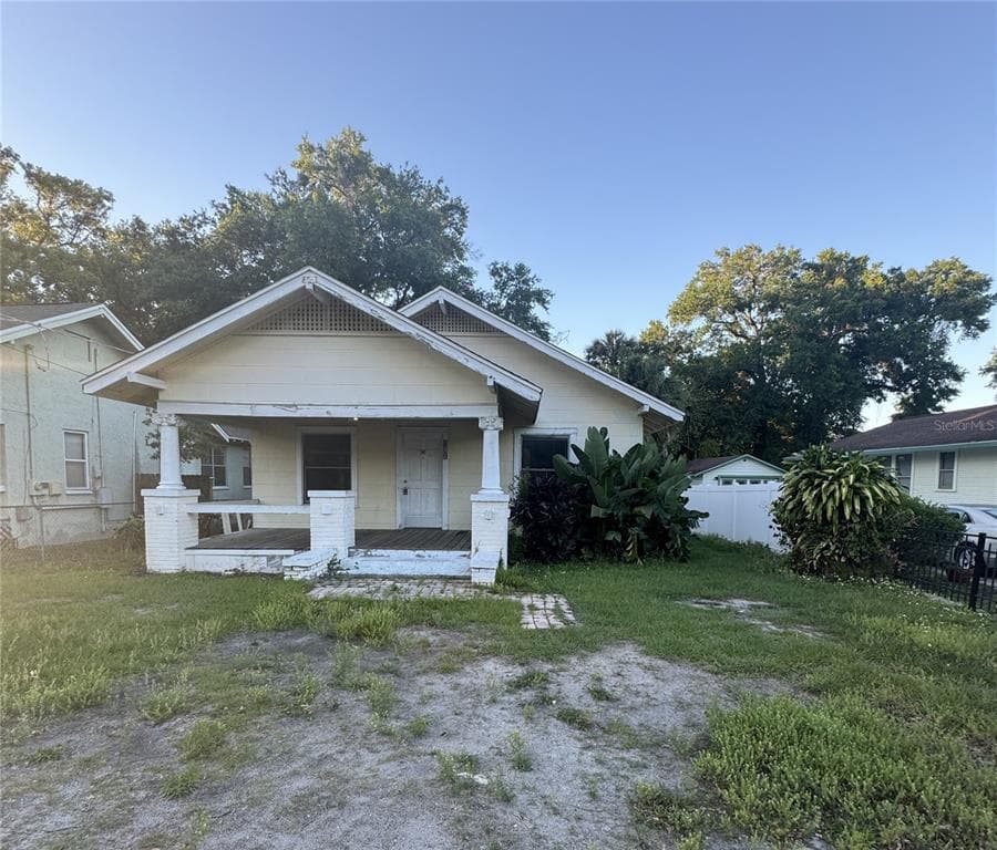 810 E FRIERSON AVENUE TAMPA, FL 33603