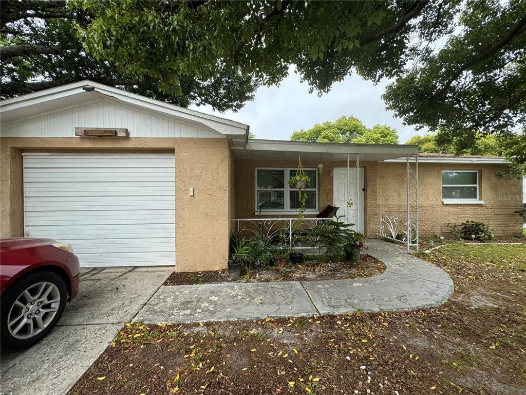 10039 OLD ORCHARD LANE PORT RICHEY, FL 34668