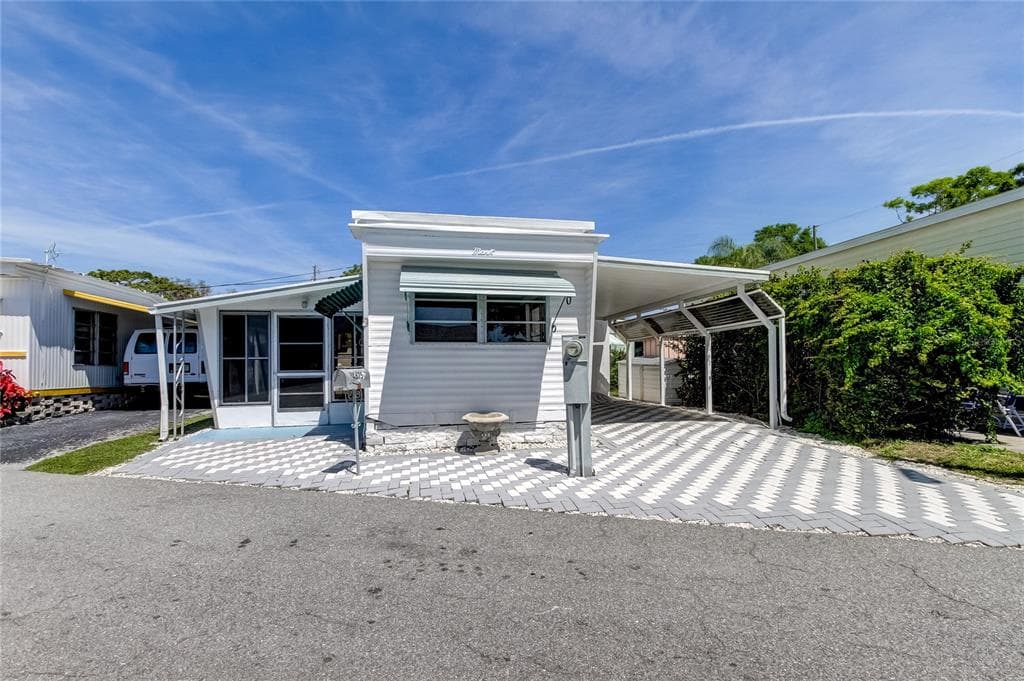 4675 67TH STREET N UNIT 22 ST PETERSBURG, FL 33709