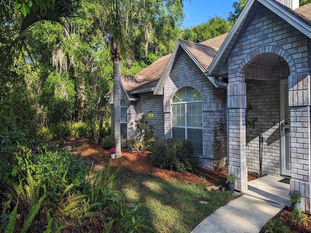 1195 E WISCONSIN AVENUE DELAND, FL 32724
