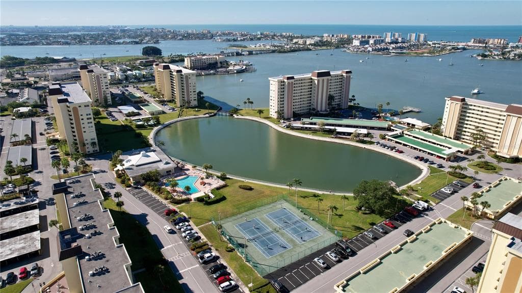 4700 COVE CIRCLE UNIT 208 ST PETERSBURG, FL 33708