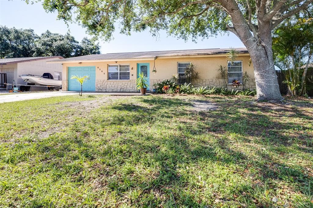 6508 NE 4TH AVE BRADENTON, FL 34208