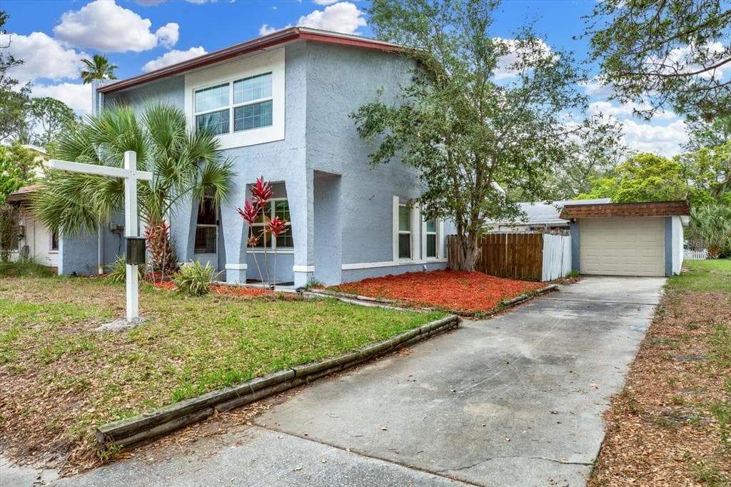 2067 SANTIAGO WAY N CLEARWATER, FL 33763