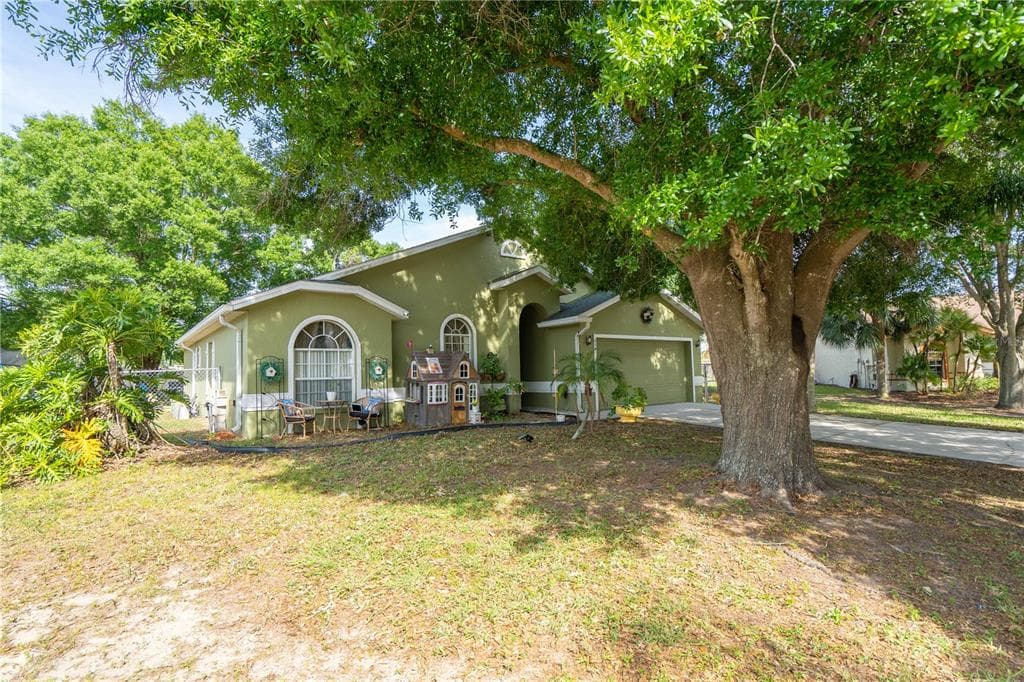 859 HUNT CIRCLE LAKE WALES, FL 33853