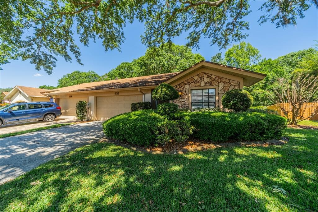 3957 SHORESIDE CIRCLE TAMPA, FL 33624