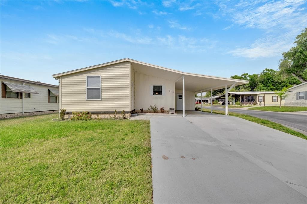 3211 HIDDEN LAKE DRIVE WESLEY CHAPEL, FL 33543