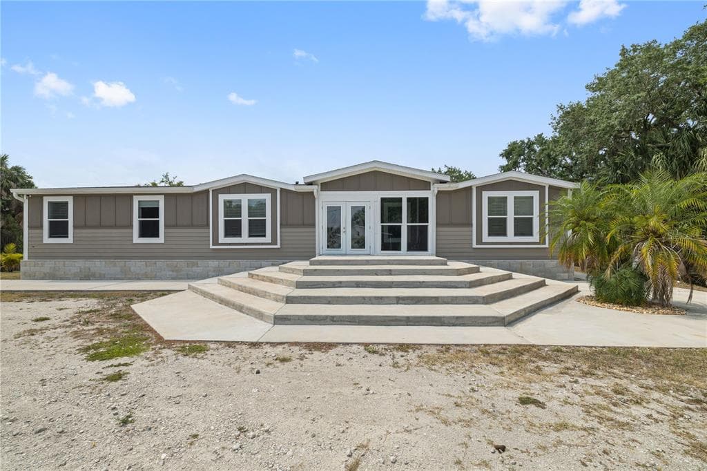 10850 COZARTS CHALET DRIVE GIBSONTON, FL 33534