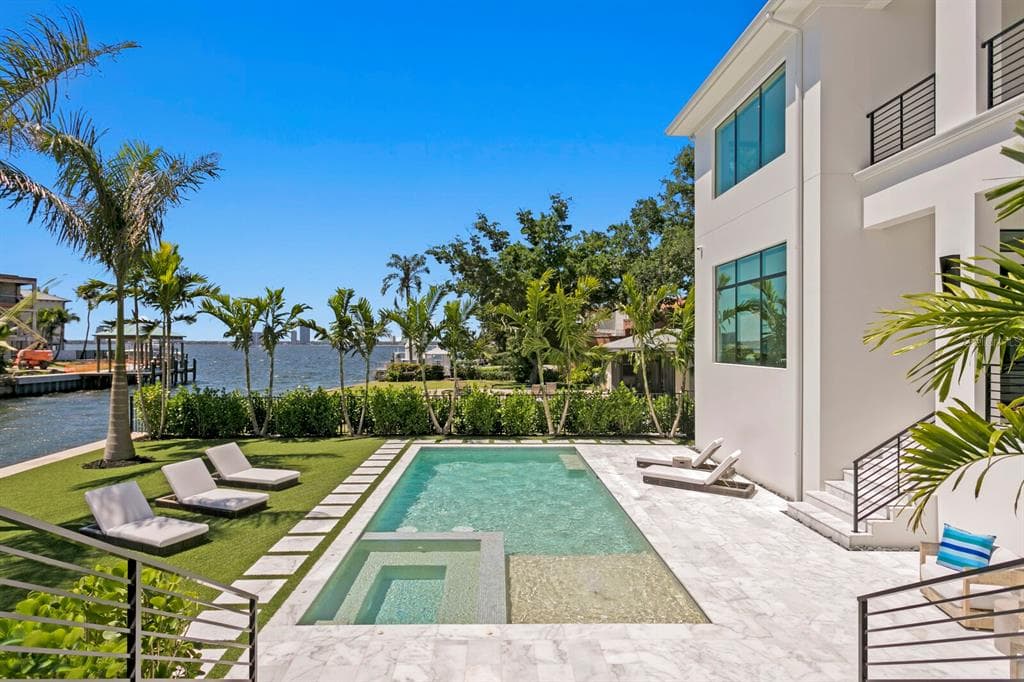 104 LADOGA AVENUE TAMPA, FL 33606