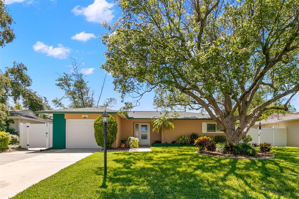 2061 FAIR OAK DRIVE CLEARWATER, FL 33763
