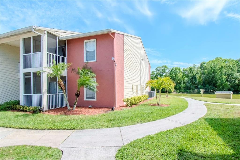 806 LAKE HAVEN SQUARE UNIT 104 BRANDON, FL 33511