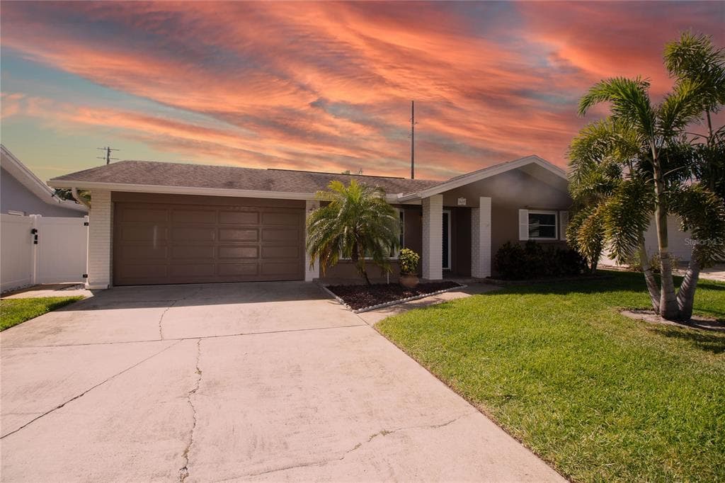 7428 124TH STREET N SEMINOLE, FL 33772