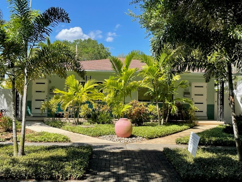807 26TH AVENUE N ST PETERSBURG, FL 33704