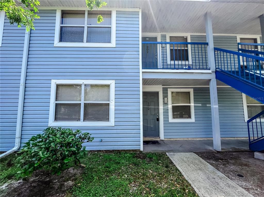 5040 TERRACE PALMS CIRCLE UNIT 102 TAMPA, FL 33617