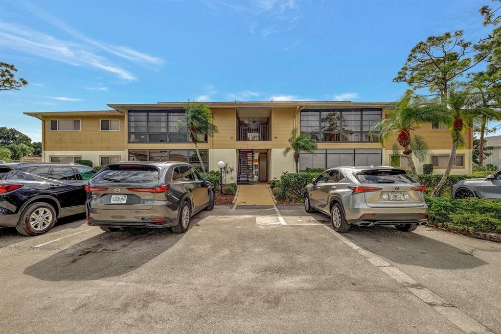5712 FOXLAKE DRIVE UNIT 8 NORTH FORT MYERS, FL 33917
