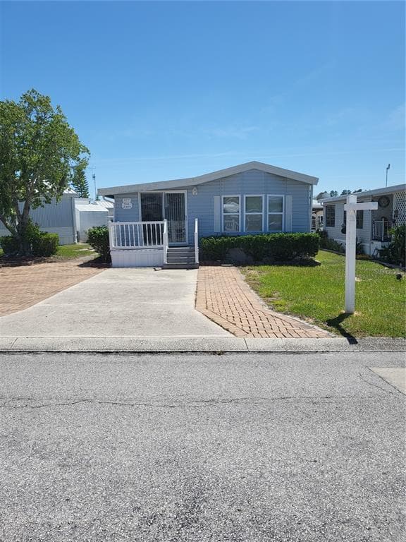 427 CENTER CREST BOULEVARD DAVENPORT, FL 33837