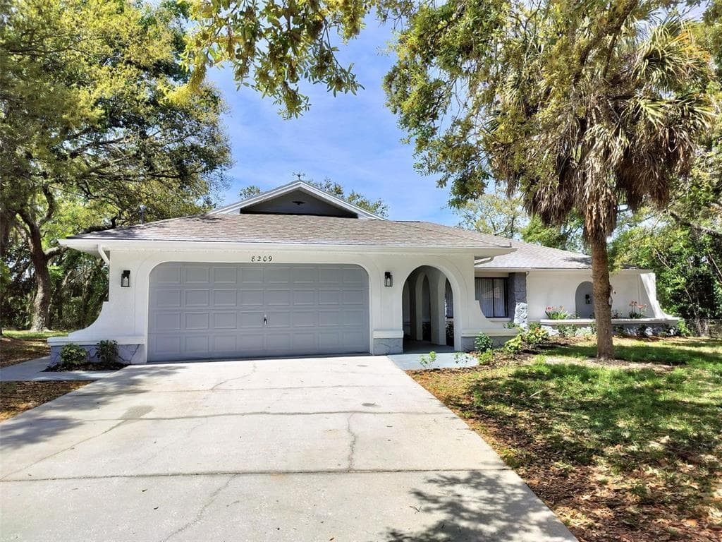 8209 GALGANO LANE SPRING HILL, FL 34606