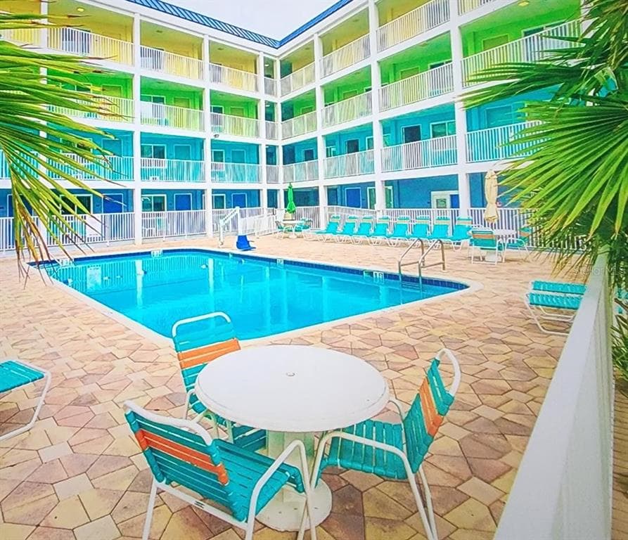 445 S GULFVIEW BOULEVARD UNIT 323 CLEARWATER BEACH, FL 33767