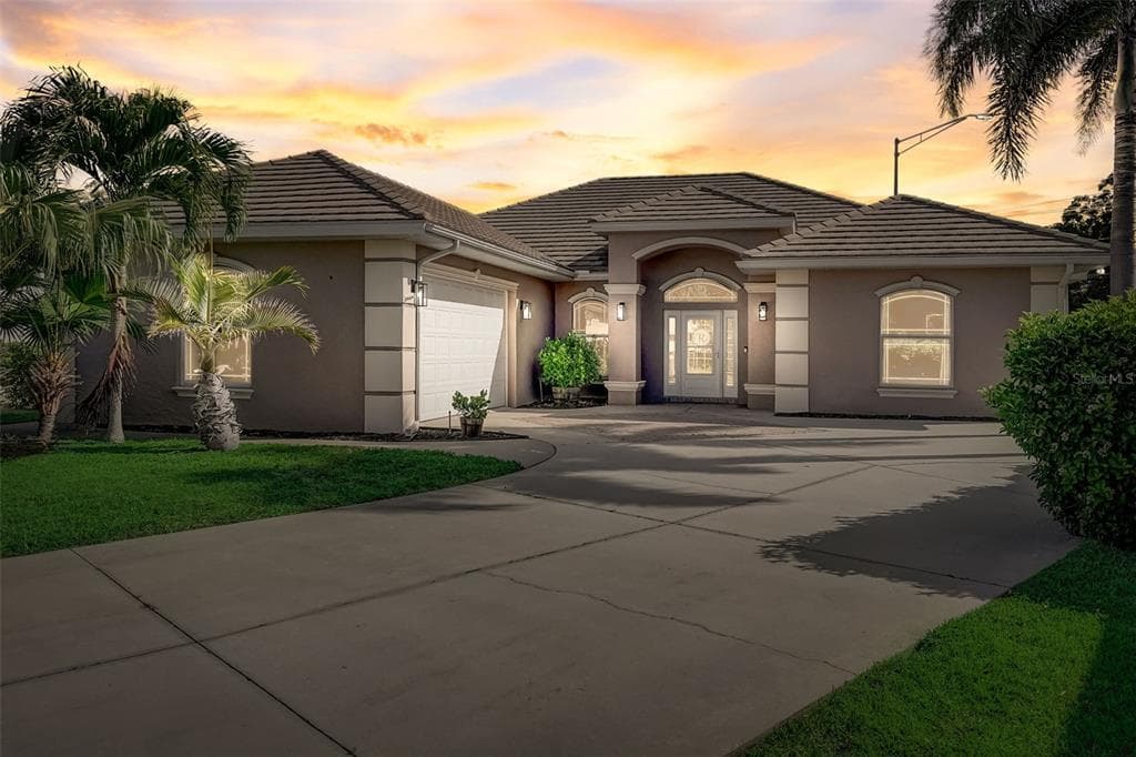 4501 MCINTOSH LAKE AVENUE SARASOTA, FL 34233