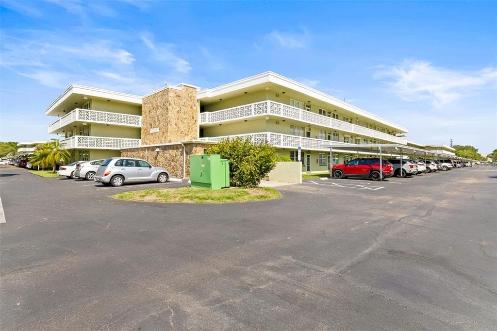4890 BAY ST NE UNIT 329 ST PETERSBURG, FL 33703