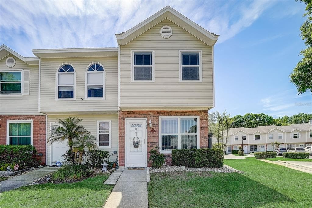 7524 HOLLOWELL DRIVE TAMPA, FL 33615